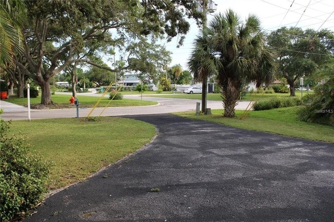 Foto del edificio - 5828 Oakhurst Dr
