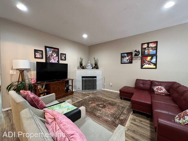 Building Photo - 3 br, 2.5 bath House - 7398 NE Shaleen St.