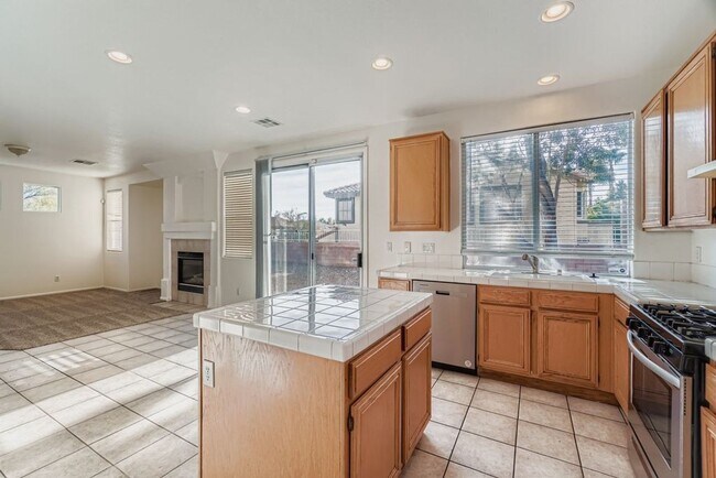 Foto del edificio - Newly remodeled 3 bedroom Summerlin home!