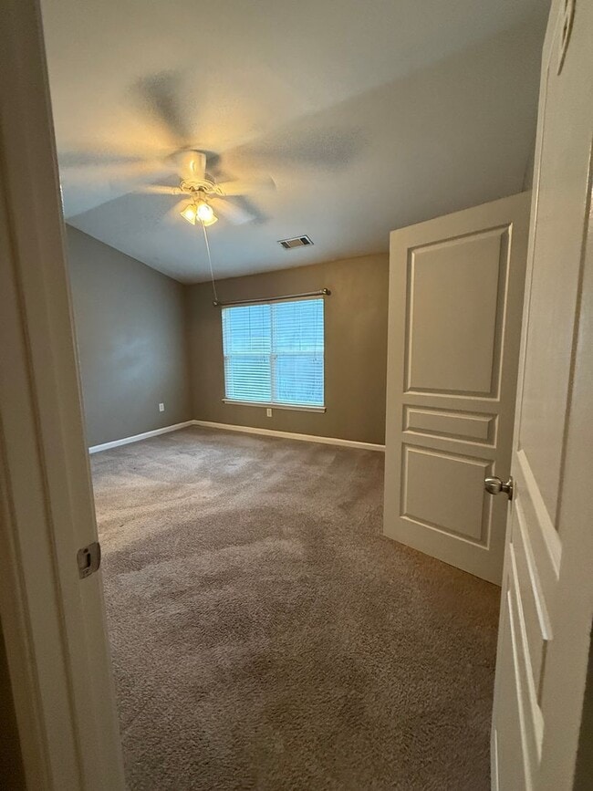 Building Photo - 06-204 Tennoppzone