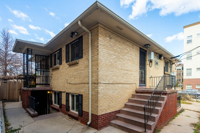 Building Photo - 2042 S Josephine St