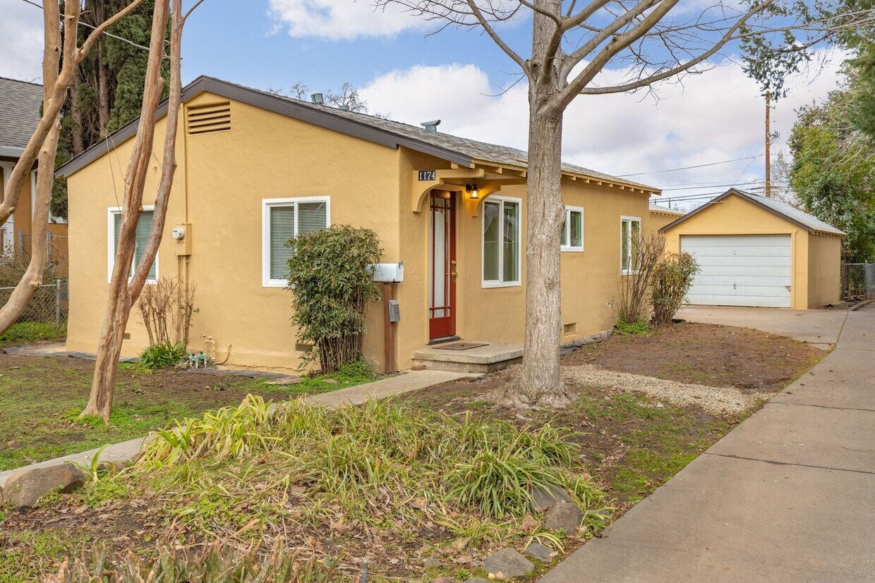 Foto principal - Charming 3 Bed 2 Bath Home in Chico!