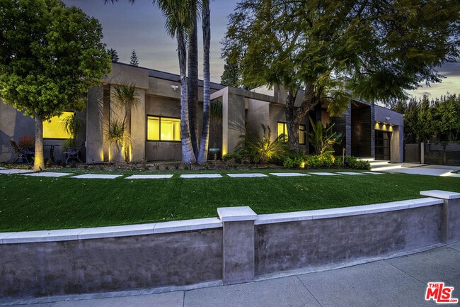 Building Photo - 16601 Park Ln Cir