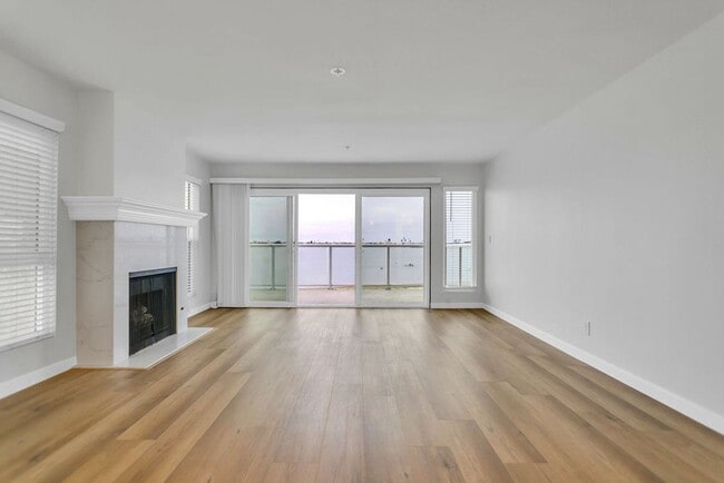 Foto del edificio - Fully remodeled! Live at the Bay with insa...