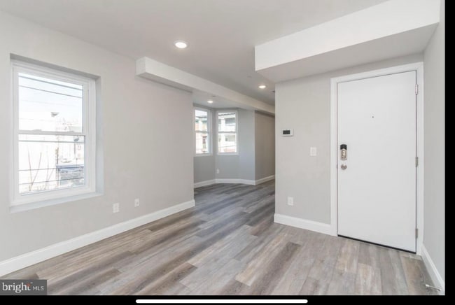 Living room - 1540 W Tioga St
