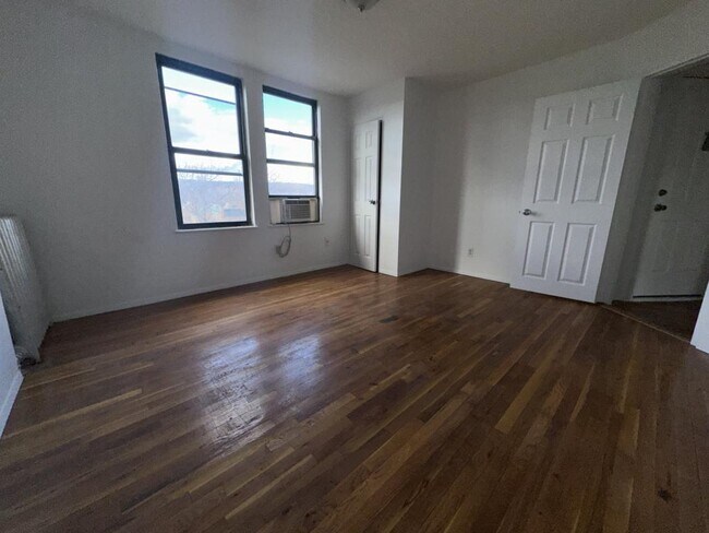Foto del edificio - 312 Woodworth Ave