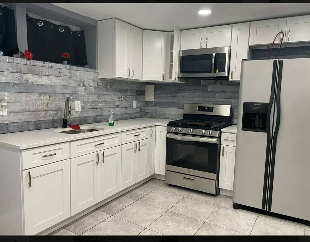 Foto principal - 319 Dixon Ave