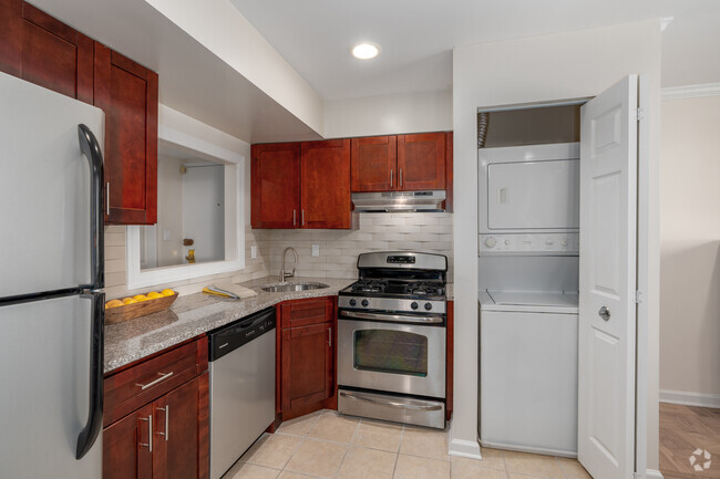 2BR, 1 BA - 927SF - Columbia Choice Apartments