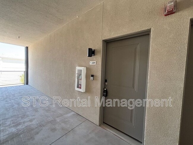 Foto del edificio - 5801 S Garnet Dr