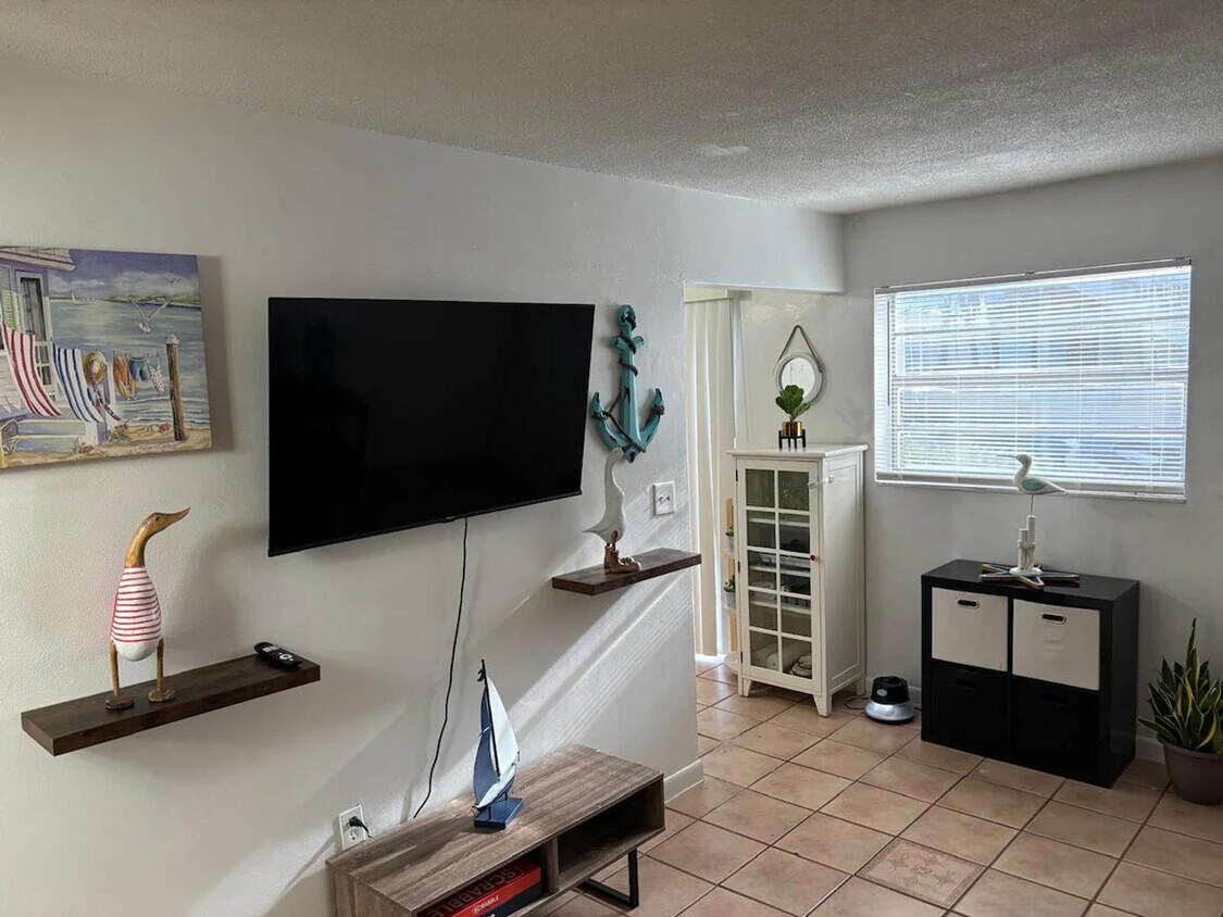 Foto principal - 441 NE 5th Ct