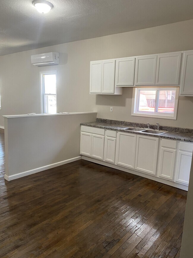 Building Photo - 1511 SW Huntoon St