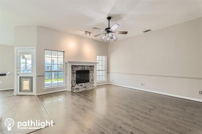 Building Photo - 621 Matador Dr