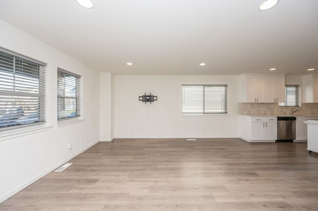 Building Photo - 3 Bedroom home in Yelm with Garage