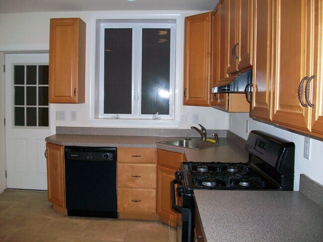Building Photo - 619 S 42nd St