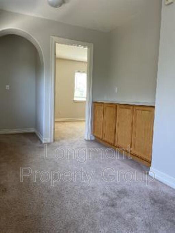 Building Photo - 827 Serenity Ln