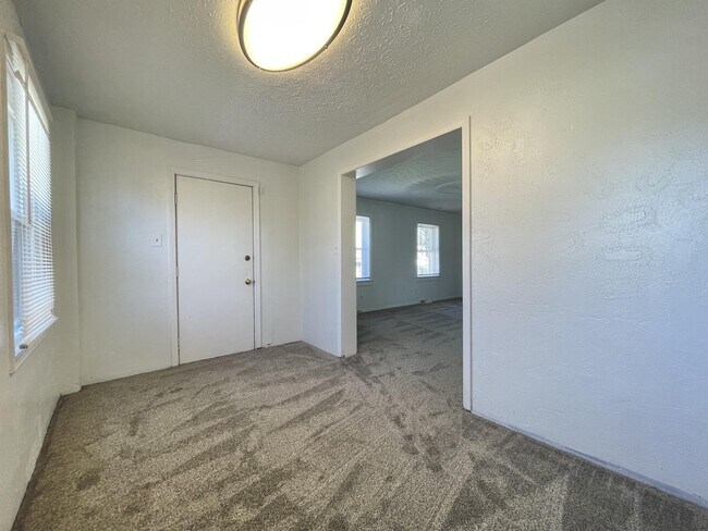 Foto del edificio - 947 Allendale Ave