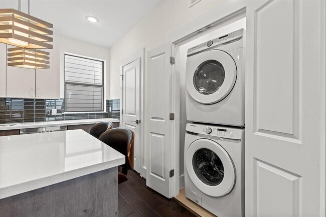 Foto del edificio - 2401 Crawford St