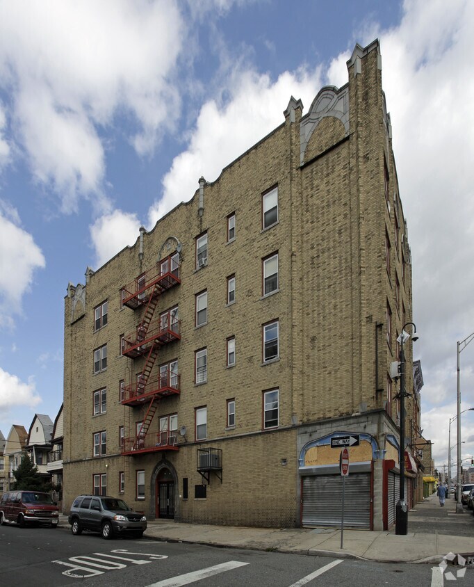 Foto principal - 190-192 Van Nostrand Ave