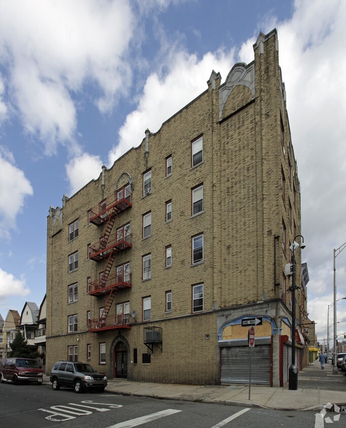 Primary Photo - 190-192 Van Nostrand Ave
