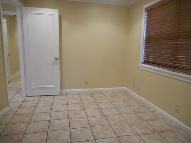 Foto del edificio - 1660 NE 29th St