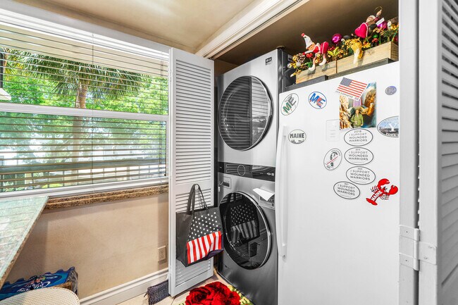 Building Photo - 374 Golfview Rd