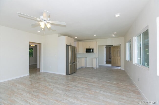 Building Photo - 1915 Kalihi St