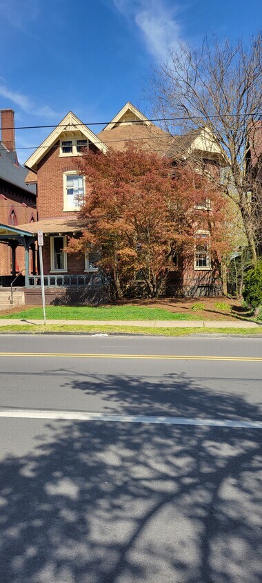 Front of house - 322 Campbell St