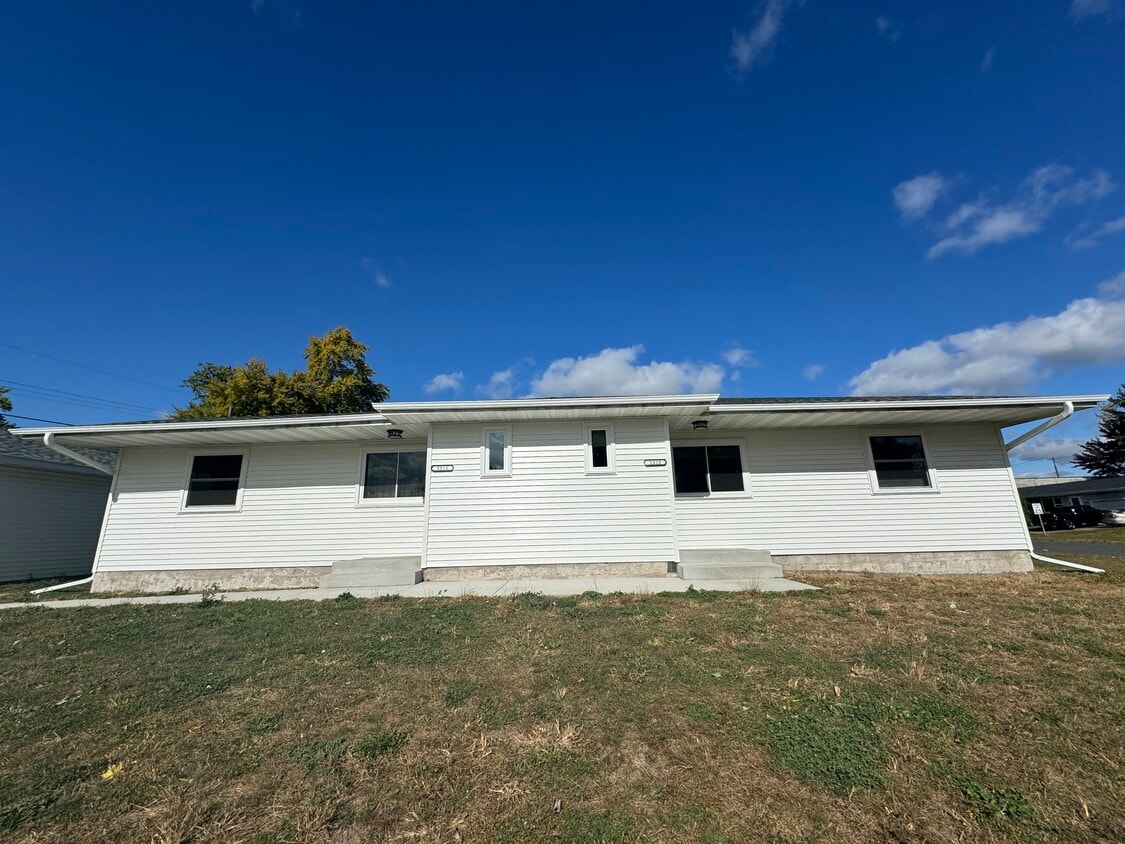 Primary Photo - 2512 Henry Ave