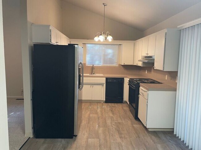 Building Photo - Gorgeous 2 Bed, 2 Bath Patio Home in Arden...