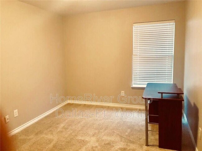Foto del edificio - 7423 Pineberry Rd