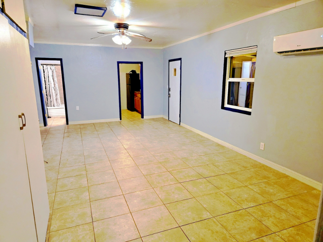 Building Photo - 1601 N Louis Ln