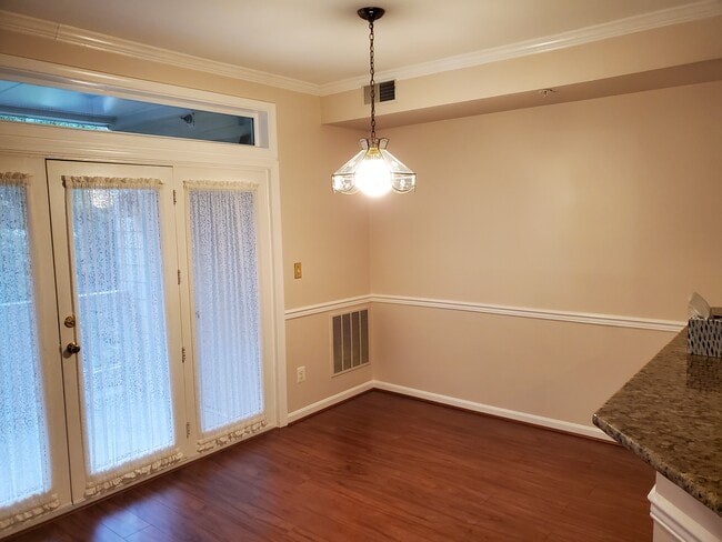 Building Photo - 1304 Garden Wall Cir