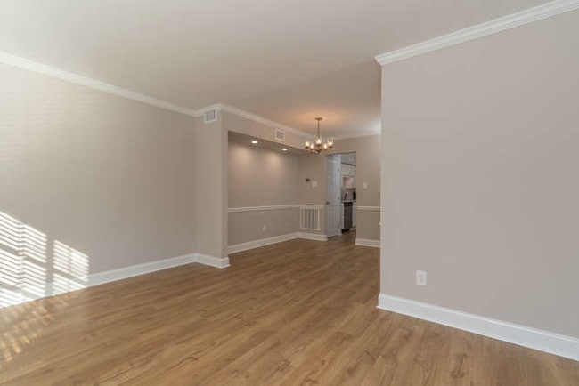Building Photo - 1328 Springlawn Ct