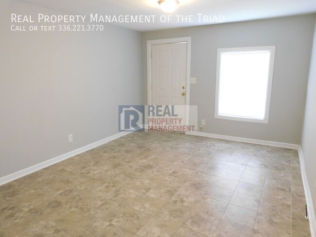 Building Photo - *Move In Special*  1 Bedroom/1 Bathroom Ap...