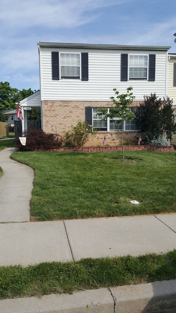 Foto del edificio - *END UNIT* town home in established Crestwood Neighborhood ready for you mid March!