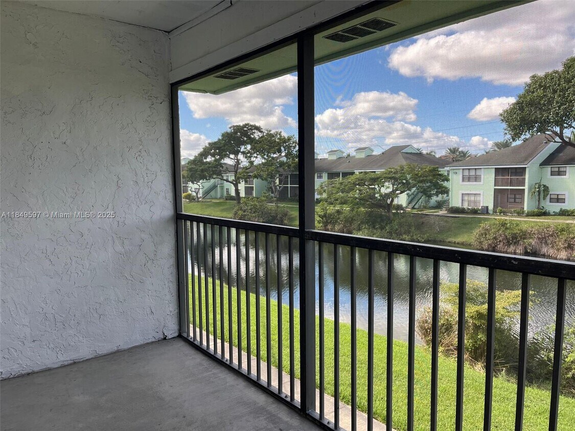 Foto principal - 4027 NW 87th Ave
