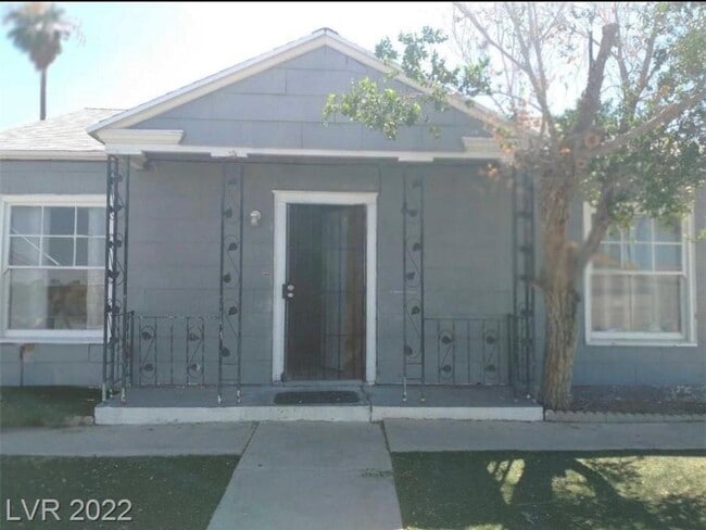 Building Photo - 12 Sycamore Ln
