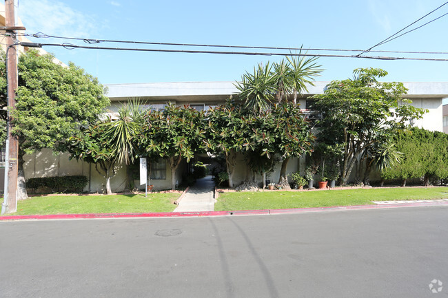 Building Photo - 3730 Dufresne Court