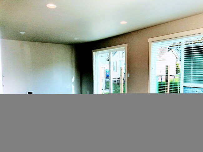 Building Photo - 104 N Anacortes St