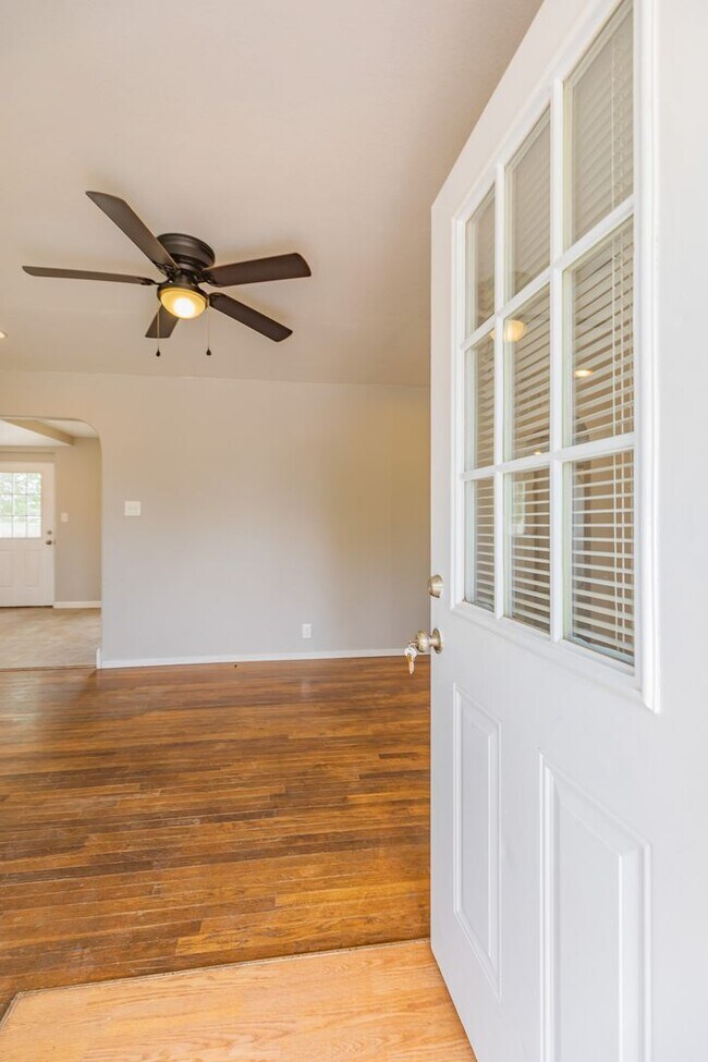Foto del edificio - Beautiful 3 Bedroom/2 Bath Home