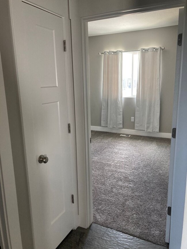 Building Photo - 3981 3500 S St