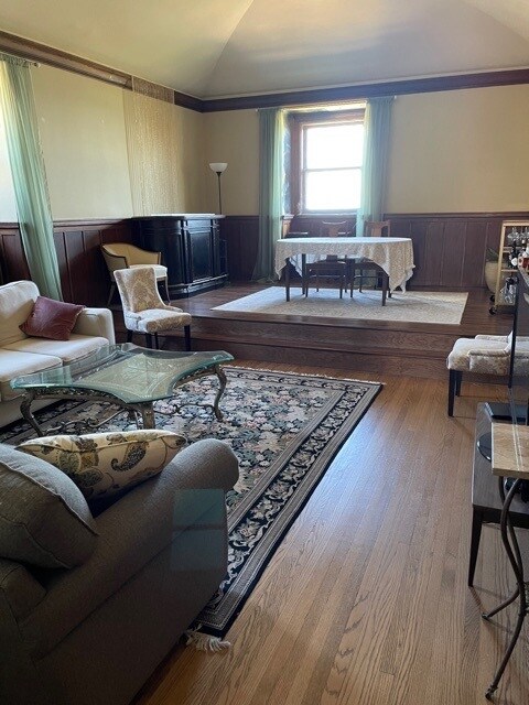 Living room - 2228 N Terrace Ave