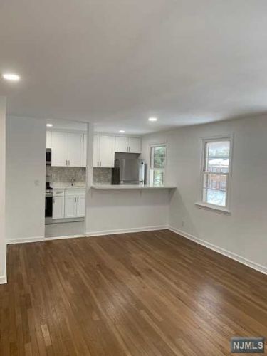 Building Photo - 2-6 Fair Lawn Ave