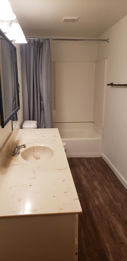 Foto del edificio - Large-2 bedrooms 1 bath