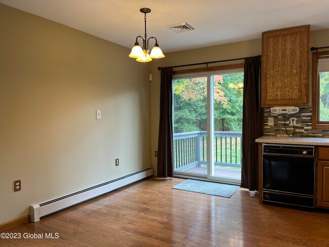 Foto del edificio - 111 Condon Rd