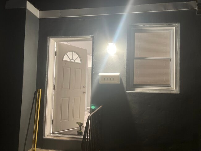 Building Photo - 1011 Barker Rd