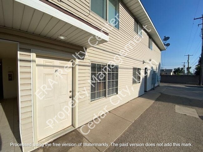 Building Photo - 330 N 900 W