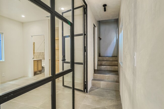 Building Photo - Beautiful 4 Bed House!