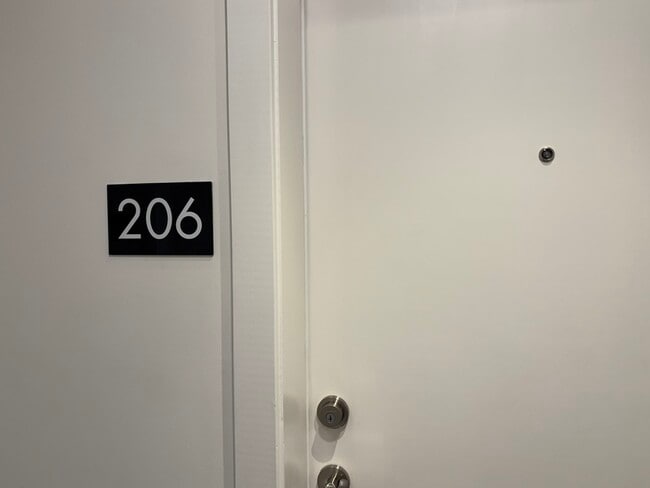 Building Photo - 1036 Coronation Ave