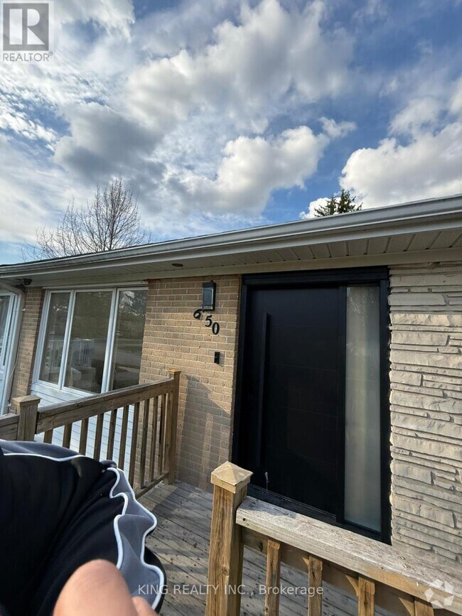 Building Photo - 650 Mountview Pl